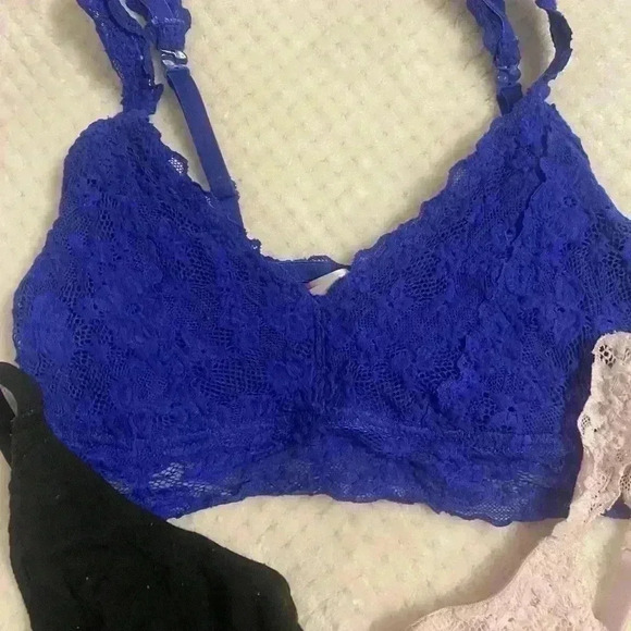 3 Bralettes Size Medium all have adjustable straps by Jockey & No Boundaries - Picture 3 of 7